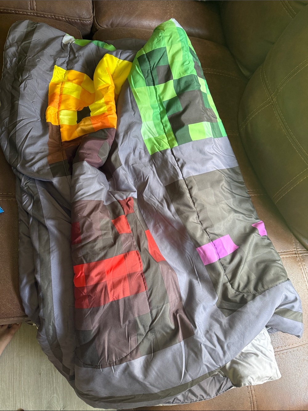 Reversible Minecraft Comforter plus bonus top sheet and carrying case